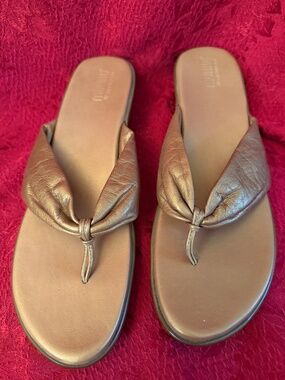 Munro American Gold Metallic Leather Wedge Sandal Sz 11